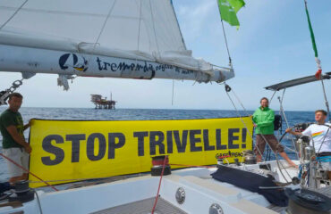 Difesa del mare e Stop trivelle, la barca di Greenpeace approda in Abruzzo